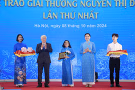 Phó Chủ tịch Thường trực Hội LHPN tỉnh Gia Lai được trao giải thưởng Nguyễn Thị Định