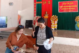 Truyền dạy kỹ thuật chế biến rượu ghè của người Jrai 