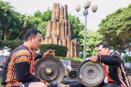 Cồng chiêng của người Bahnar là dàn âm thanh rất kỳ vĩ , đòi hỏi nghệ nhân chỉnh chiêng phải am hiểu sâu sắc về âm nhạc và có năng khiếu. Ảnh: Hoàng Ngọc