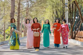 Phụ nữ Gia Lai hưởng ứng tuần lễ áo dài