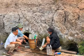 Khảo sát tu sửa giọt nước làng Bi