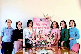 Phó Chủ tịch UBND tỉnh Gia Lai Nguyễn Thị Thanh Lịch chúc mừng Hội LHPN tỉnh ngày Quốc tế phụ nữ 8-3