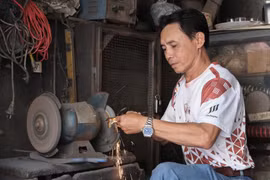 Bảy thập kỷ giữ nghề sửa máy may ở Pleiku