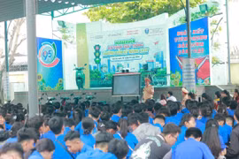 Gia Lai: Tuyên truyền pháp luật về giao thông, hướng dẫn lái xe an toàn cho 1.400 học sinh