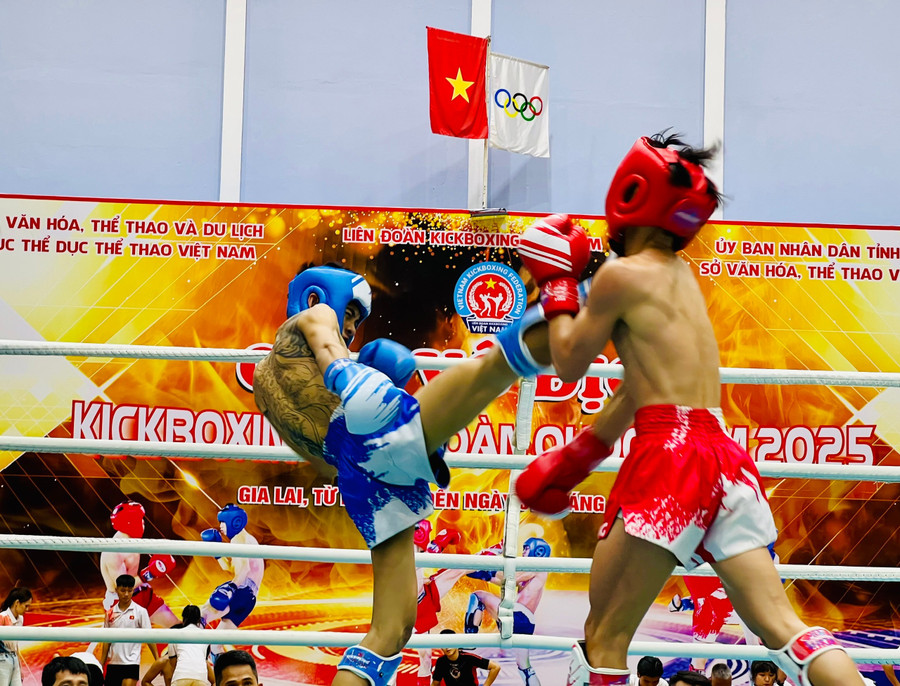 Các VĐV nỗ lực thi đấu để giành huy chương, mang về thành tích cho đơn vị. Ảnh: M.N 238c9cabebf9ea61e9dd2daaec28792e.jpg