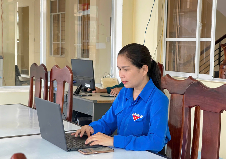 Chị Hà Thị Ngọc Bích-Bí thư Đoàn phường Hoài Nhơn Đông là 1 trong 10 thí sinh vào vòng chung kết hội thi. Ảnh: M.N img-7385.jpg