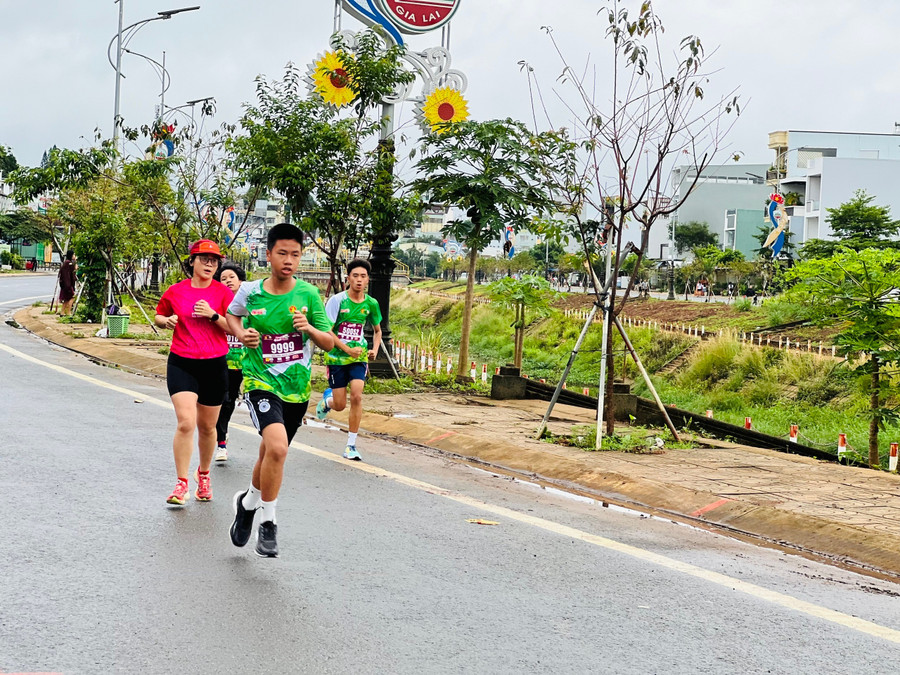 Các runner nhí tham gia chạy ở cự ly 5km nỗ lực để đạt thành tích cao nhất. Ảnh: M.N e26f3878f439027e7b3da22ccc190c80.jpg
