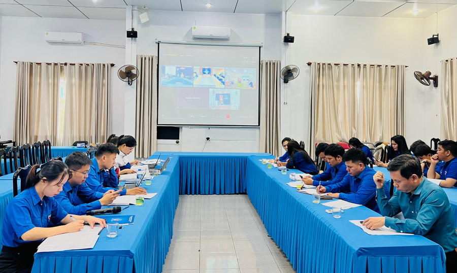 Hội nghị trực tuyến kiểm tra công tác Đoàn và phong trào thanh thiếu nhi 2 tỉnh Bình Định-Gia Lai 6 tháng đầu năm. Ảnh: P.L db9104119c10e88bd48a9f7907c278b6.jpg
