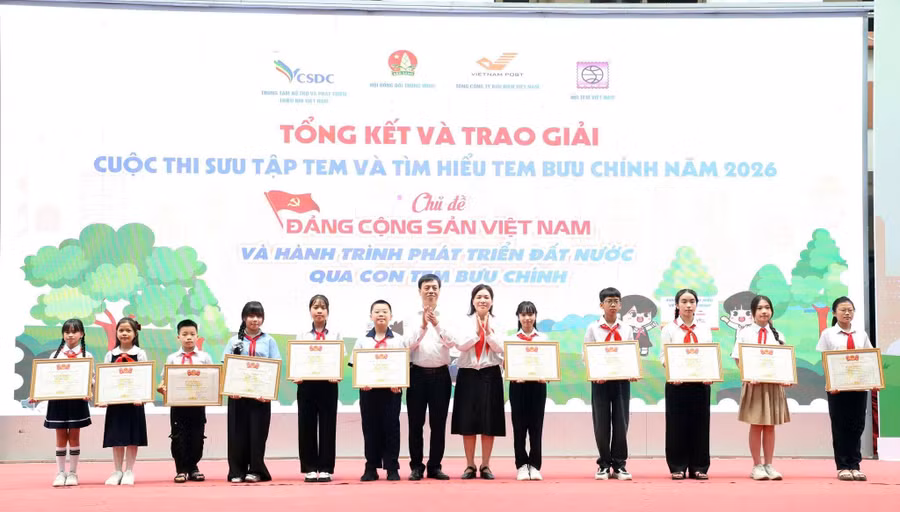 em-luu-hoang-kha-ai-thu-2-tu-trai-qua-nhan-giai-khuyen-khich-cua-cuoc-thi.jpg