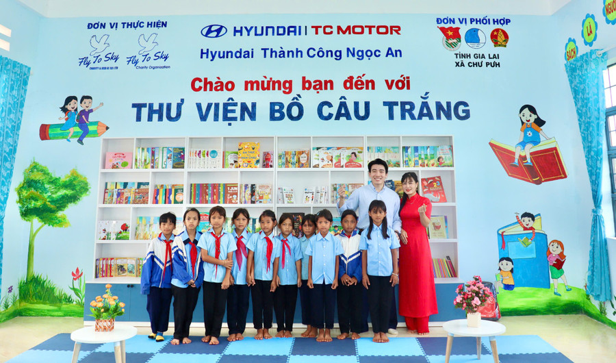 Công trình Thư viện Bồ Câu trắng được trao tặng cho học sinh Trường Tiểu học Nguyễn Thị Minh Khai. Ảnh: Văn Phúc 2452689978820706668.jpg