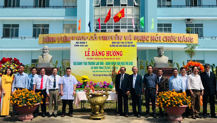 le-dang-huong-tuong-niem-dai-danh-y-hai-thuong-lan-ong-le-huu-trac-duoc-to-chuc-tai-benh-vien.jpg