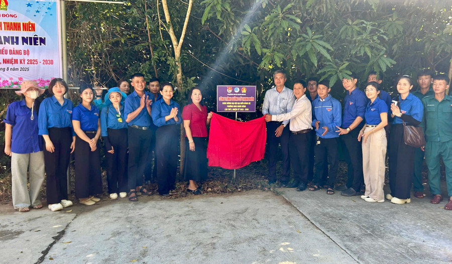 Đoàn phường Hoài Nhơn Đông khánh thành công trình “Đường cờ Tổ quốc” tại Di tích lịch sử Trạm Phẫu. Ảnh: N.B img-5061.jpg