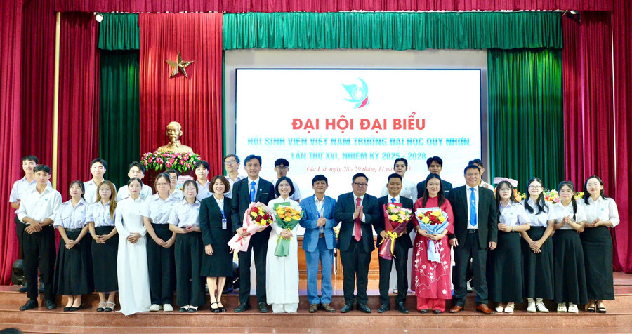 ban-thu-ky-hoi-sinh-vien-viet-nam-truong-dai-hoc-quy-nhon-ra-mat-tai-dai-hoi.jpg