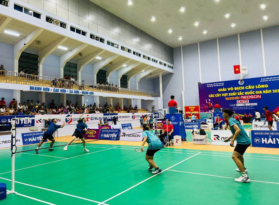 Các vận động viên nỗ lực thi đấu để mang thành tích cao về cho đơn vị. Ảnh: M.N van-dong-vien-no-luc-thi-dau-de-mang-thanh-tich-ve-cho-don-vi.jpg