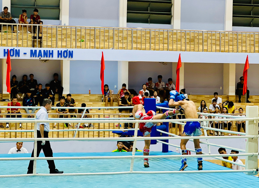 Những trận đối kháng đầy gay cấn thu hút sự theo dõi, cổ vũ của khán giả. Ảnh: M.N 14e5f8bc2f839398e9b08b0522fae853.jpg