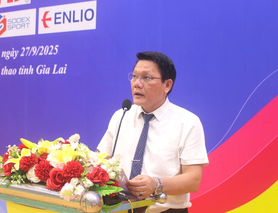 Ông Bùi Trung Hiếu-Phó Giám đốc Sở Văn hóa, Thể thao và Du lịch, Trưởng ban tổ chức giải phát biểu khai mạc Giải vô địch cầu lông các cây vợt xuất sắc Quốc gia. Ảnh: M.N ong-bui-trung-hieu-pho-giam-doc-so-van-hoa-the-thao-va-du-lich-phat-bieu-khai-mac-giai.jpg
