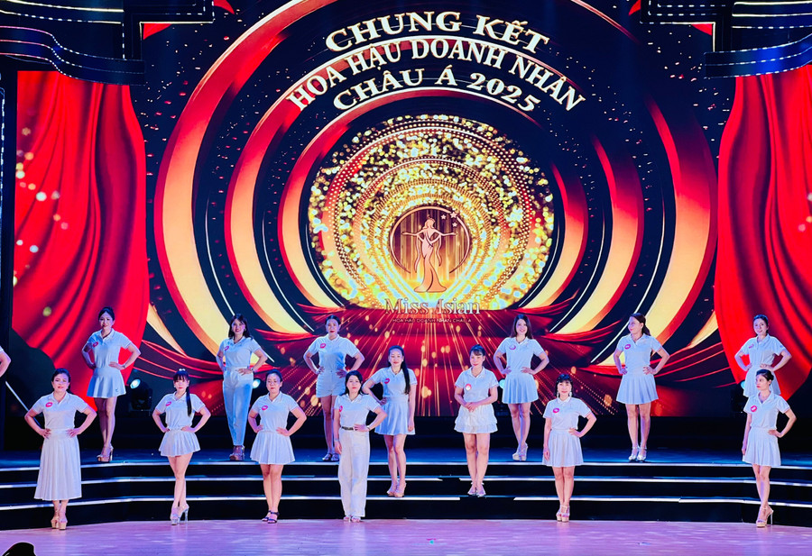 Các thí sinh tham gia chương trình tổng duyệt, chuẩn bị cho đêm chung kết cuộc thi “Hoa hậu Doanh nhân châu Á 2025” diễn ra vào tối 31-10. Ảnh: M.N cac-thi-sinh-tap-duyet-cho-dem-chung-ket-cuoc-thi-hoa-hau-doanh-nhan-chau-a-2025.jpg