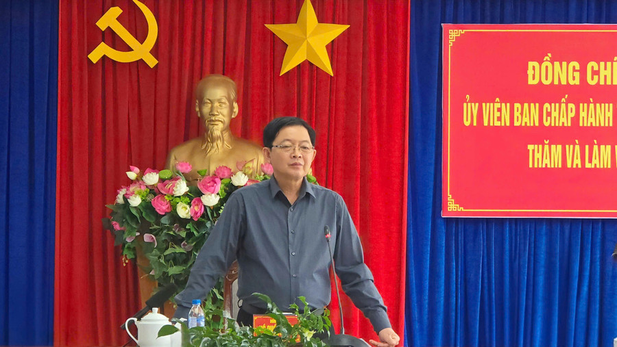 Bí thư Tỉnh ủy Gia Lai Hồ Quốc Dũng phát biểu chỉ đạo tại buổi làm việc với Đảng ủy-UBND phường Pleiku. Ảnh: A.H img-4376.jpg