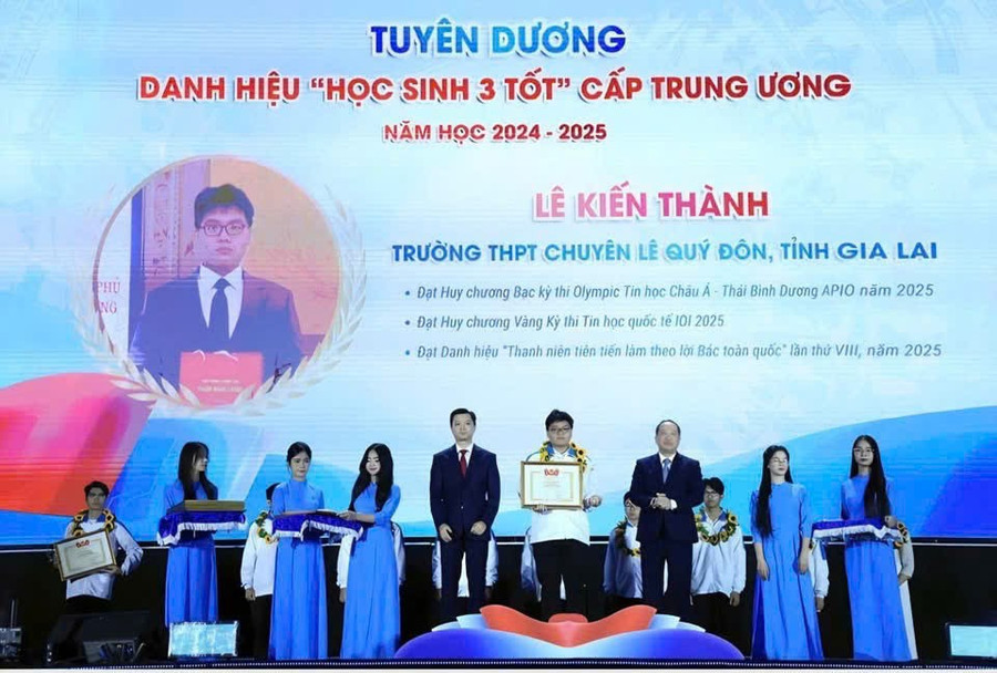em-le-kien-thanh-duoc-nhan-danh-hieu-hoc-sinh-3-tot-tieu-bieu-cap-trung-uong.jpg