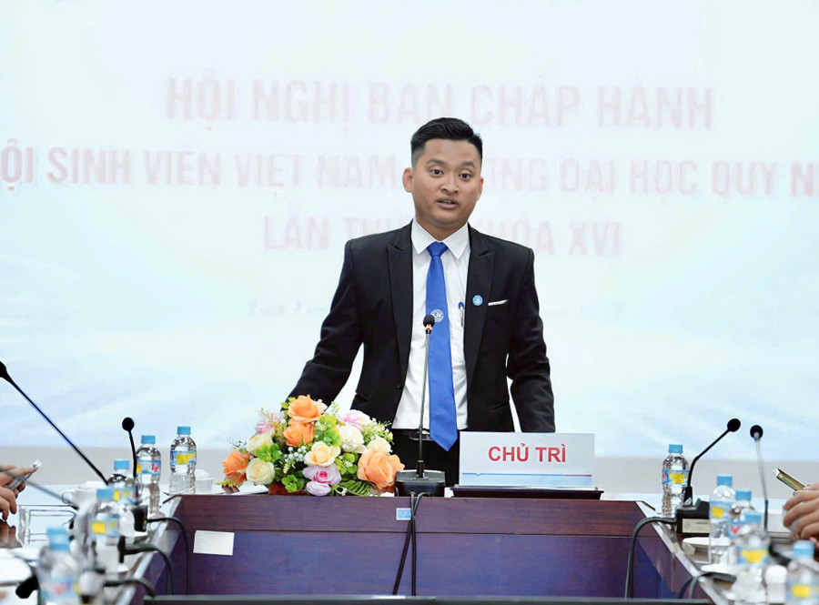 anh-bui-tuan-kiet-pho-bi-thu-doan-truong-giu-chuc-chu-tich-hoi-sinh-vien-viet-nam-truong-dai-hoc-quy-nhon.jpg