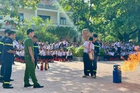 Hướng dẫn học sinh kỹ năng PCCC cơ bản.