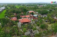 Chiêm bái Thập Tháp cổ tự