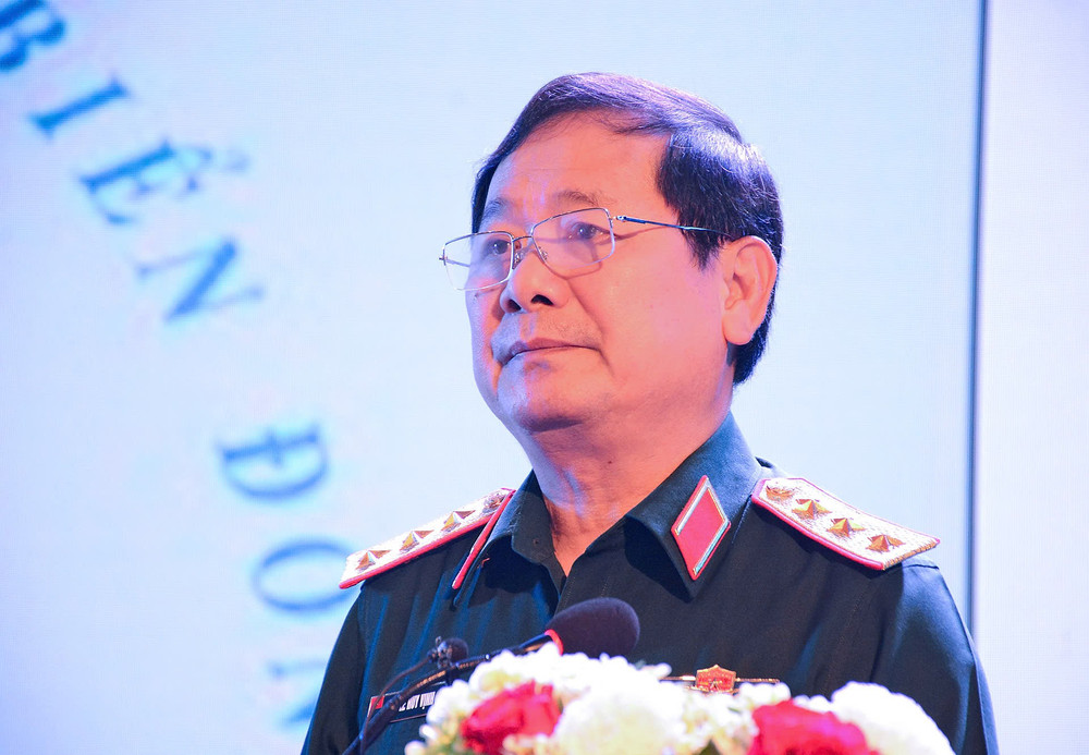Thượng tướng Lê Huy Vịnh phát biểu khai mạc hội thảo. Ảnh: Vĩnh Hoàng z6375617029479-b75ab82fe01d9834b3f83650dd0c8501.jpg
