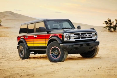 Với mức giá chỉ từ 894 triệu đồng, Ford Bronco 2025 cạnh tranh mạnh mẽ trong phân khúc xe địa hình