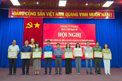 Pleiku: Khen thưởng 11 cá nhân xuất sắc trong công tác bảo vệ nền tảng tư tưởng của Đảng