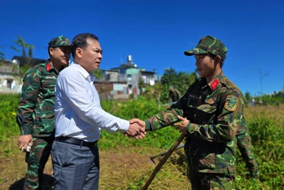 Chủ tịch UBND TP. Pleiku động viên các lực lượng ra quân làm sạch môi trường