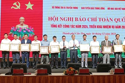 Báo Gia Lai nhận bằng khen của Ban Tuyên giáo Trung ương về công tác báo chí