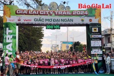 Hàng trăm runner nhí tham gia đường chạy cự ly 2 km