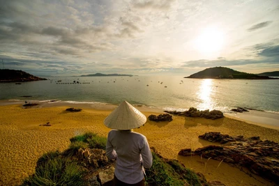 Khu vực ven biển yên tĩnh của Quy Nhơn có ít du khách hơn nhiều so với các khu vực lân cận như Hội An và Nha Trang (Ảnh: Independent.co.uk)