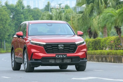 Hàng loạt hãng ô tô tung khuyến mãi lớn trong tháng 4-2025