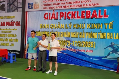 Cặp đôi Công ty Hoàng Anh và cộng sự giành giải nhất Giải Pickleball chào mừng kỷ niệm 50 năm Ngày Giải phóng tỉnh Gia Lai