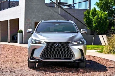 Lexus NX 2025 nâng cấp tập trung vào trang bị tiện ích, giá từ 1,08 tỷ đồng