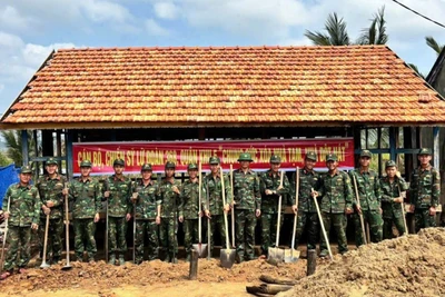 Lữ đoàn Pháo binh 368 hỗ trợ xã Nghĩa An 1.120 công lao động xóa nhà tạm, nhà dột nát