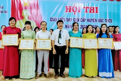 Chư Sê công nhận 66 giáo viên dạy giỏi bậc THCS năm học 2024-2025
