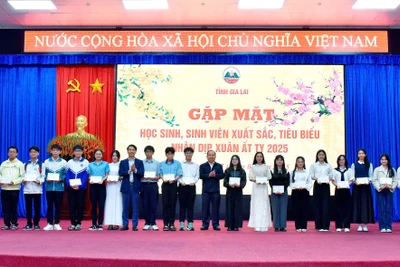 Gia Lai gặp mặt 205 học sinh, sinh viên xuất sắc, tiêu biểu nhân dịp đầu Xuân Ất Tỵ 2025