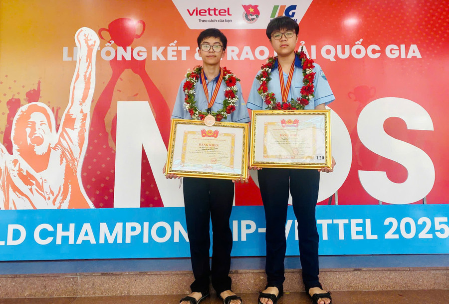2 em Đào Minh Quân và Nguyễn Thế Tùng xuất sắc đạt giải ba tại cuộc thi. Ảnh: ĐVCC z6783768928887-4a65676a9178bc2bb64c5c8cd678f53a.jpg