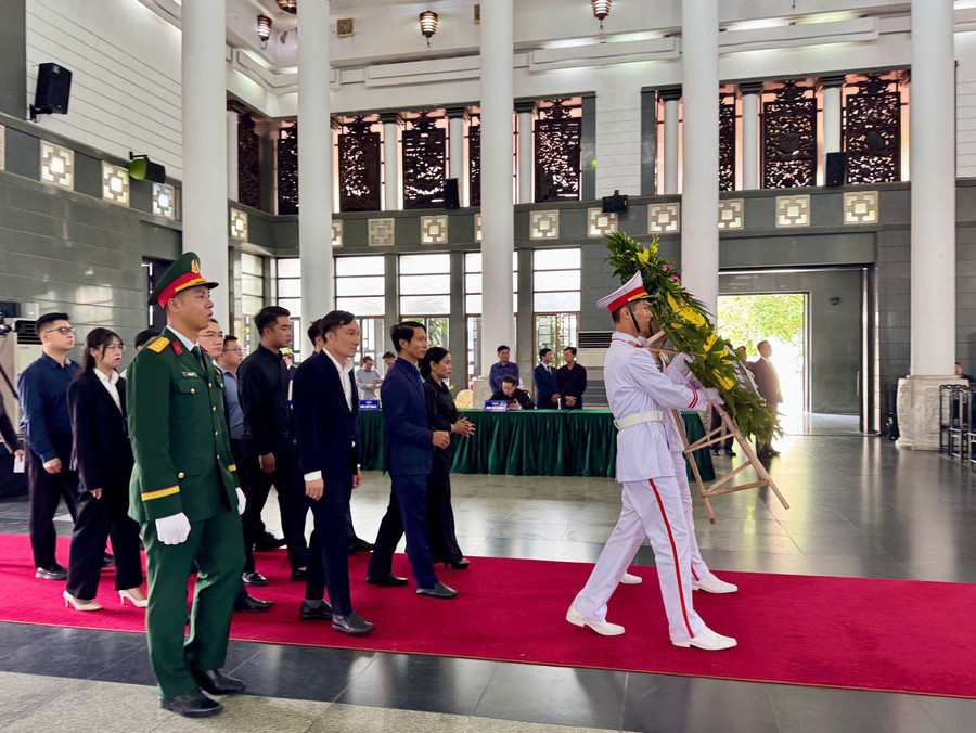 Đoàn đại biểu tỉnh Gia Lai viếng Nguyên Chủ tịch nước Trần Đức Lương. doan-dai-bieu-tinh-gia-lai-vieng.jpg