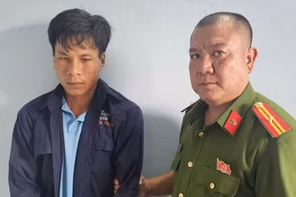 Tạm giữ đối tượng cướp giật túi xách của tiểu thương tại chợ Ayun Pa