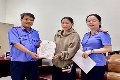 Kịp thời kiến nghị cấp giấy khai sinh cho bé trai 8 tháng tuổi nằm viện.