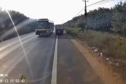 Phạt 5 triệu đồng với tài xế xe khách Liên Hưng vượt ẩu