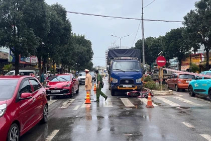 Tạm giữ tài xế xe tải trong vụ tai nạn làm 2 ông cháu tử vong 