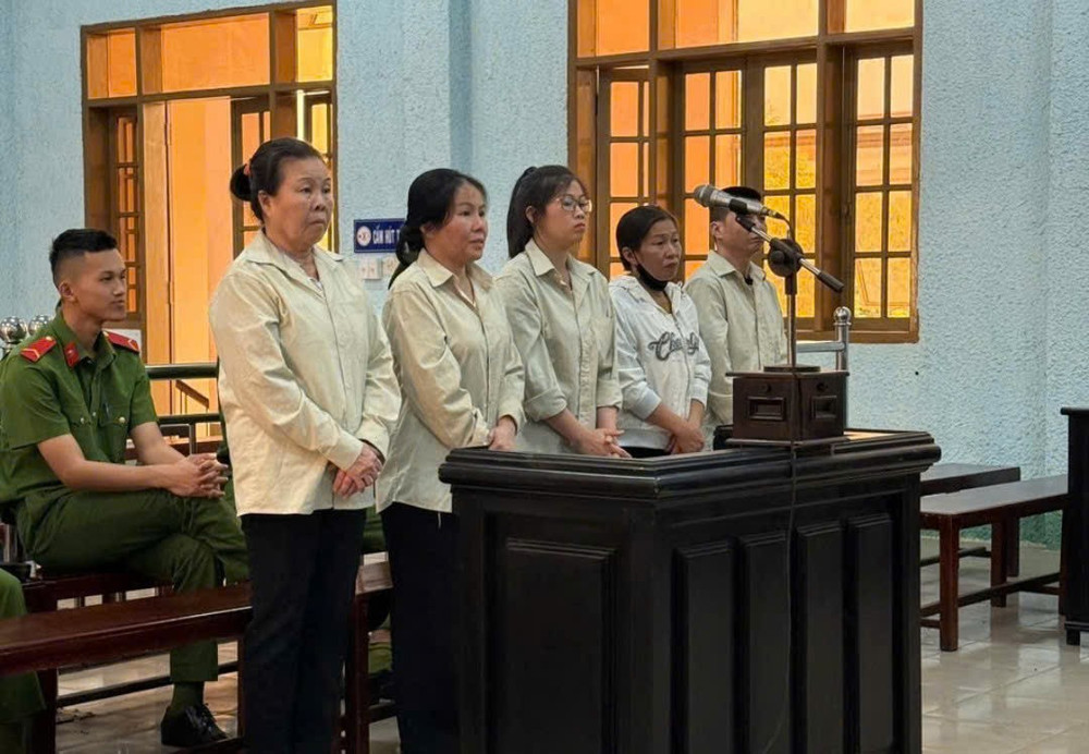 Các bị cáo tại phiên tòa.Ảnh: R.H z6422242730082-164d180e1e0e4780ba3e5edee086133e.jpg