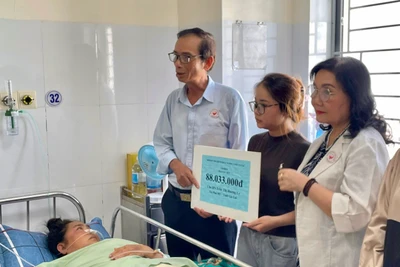 Gia Lai: Trao hơn 88 triệu đồng hỗ trợ bệnh nhân đột quỵ, xuất huyết não