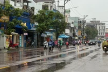 Phía Đông tỉnh Gia Lai mưa vừa đến mưa to, biển động, sóng cao 2-4 m