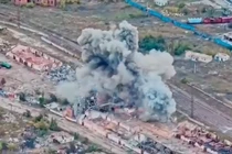 Ukraine dội bom dẫn đường vào vị trí quân Nga ở Vovchansk