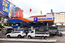 Giá xăng dầu tăng trong đêm, diesel thêm gần 4.000 đồng, xăng RON 95-III thêm gần 2.000 đồng/lít